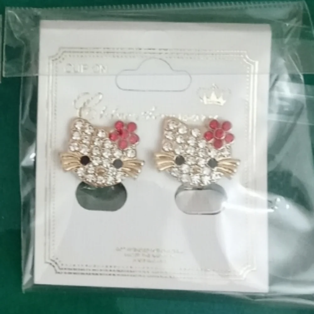 SILVER Hello Kitty CZ earrings *CLIP ON* These are CLIP ON** Hard to Find!… - Picture 2 of 6